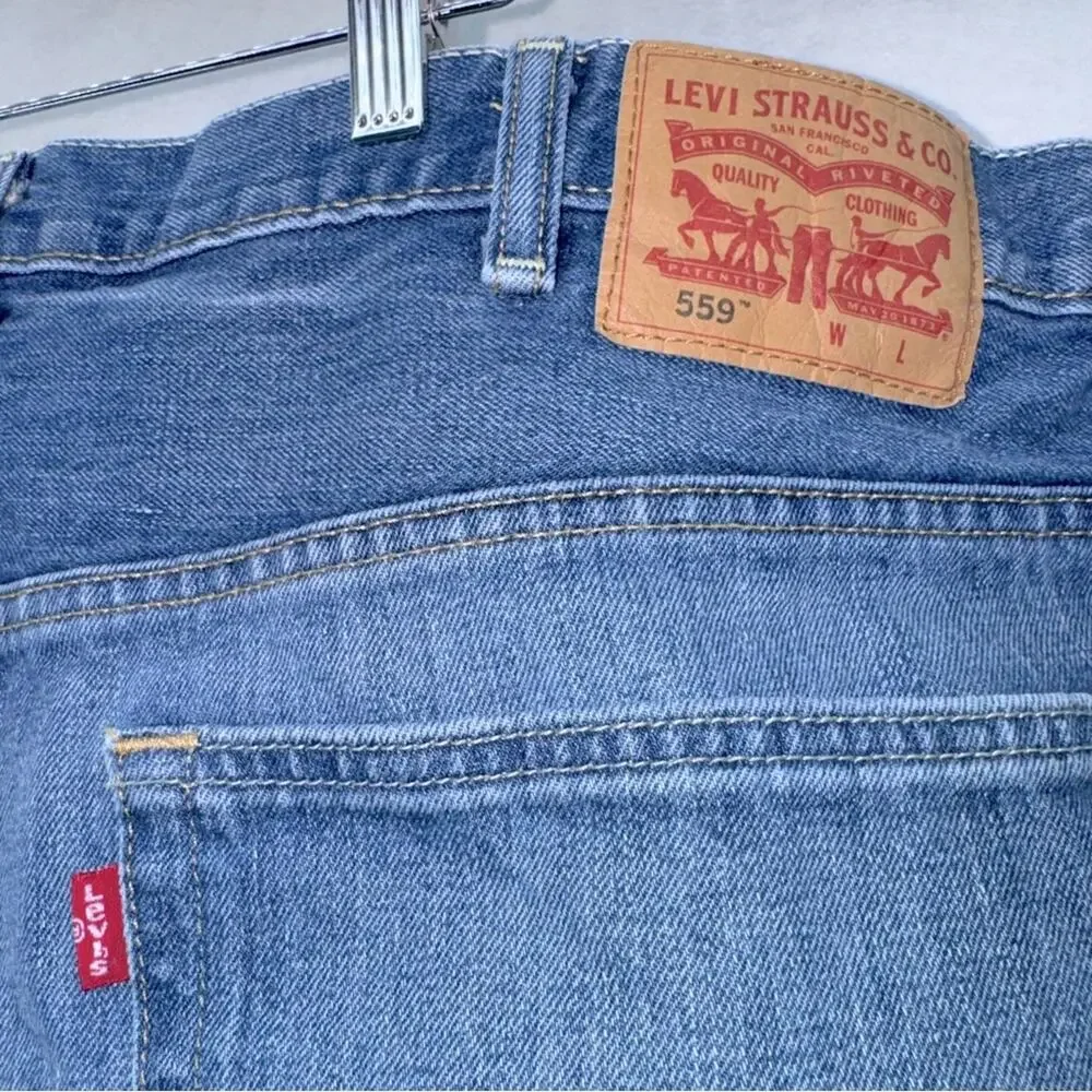 Men’s Levi’s 559 Relaxed Straight Fit Jeans size W46 x L32